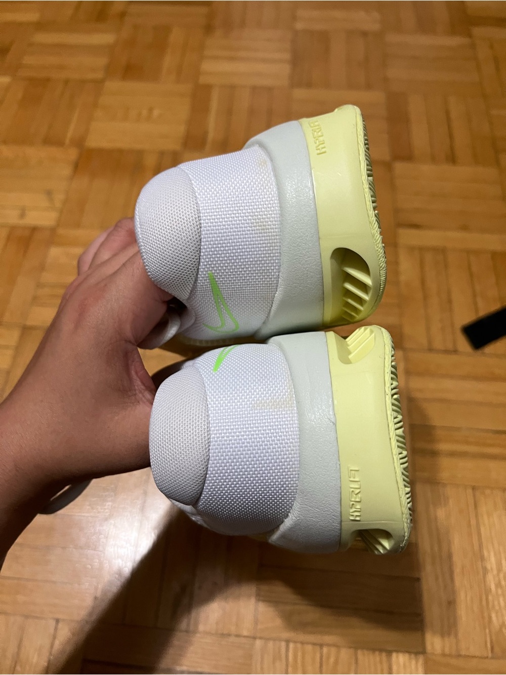 Nike shoe - Picture 3 of 7